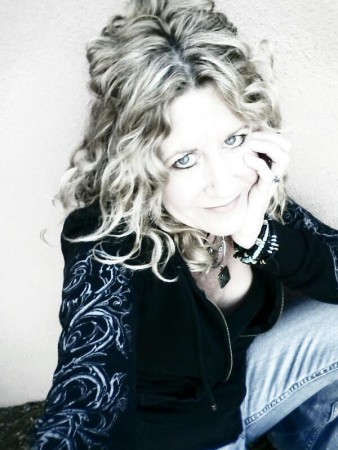 Dlynne-Artist